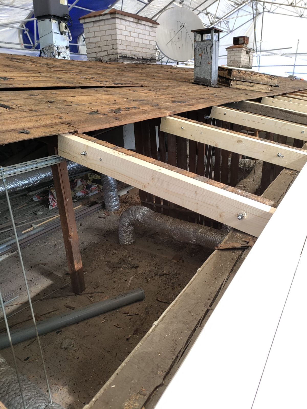 Pohjolankatu 17 katon rakenteet