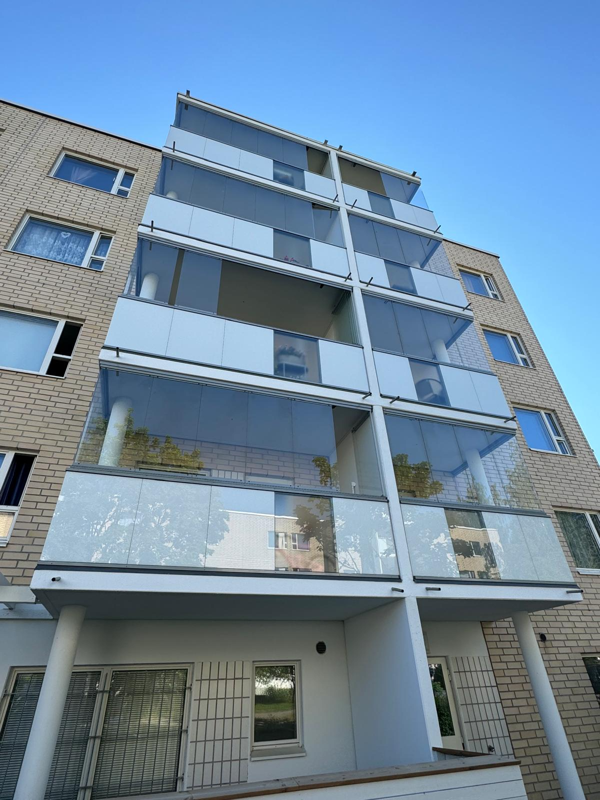 Minkkitie 16 parvekkeet