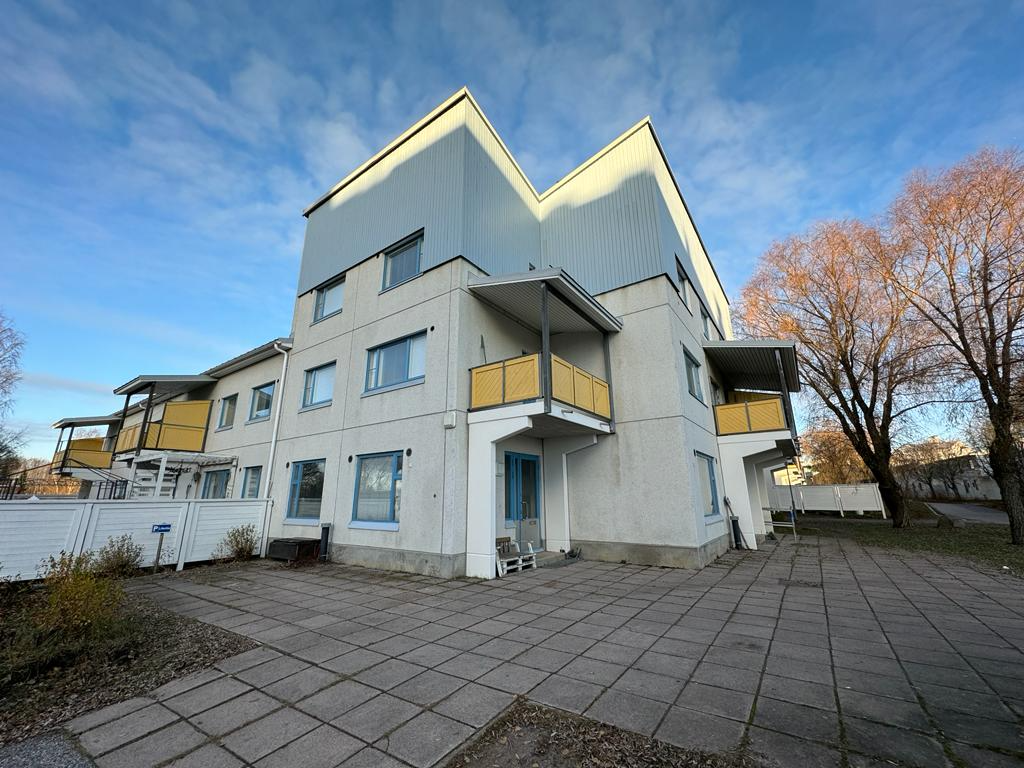 Laurantie 11 julkisivu